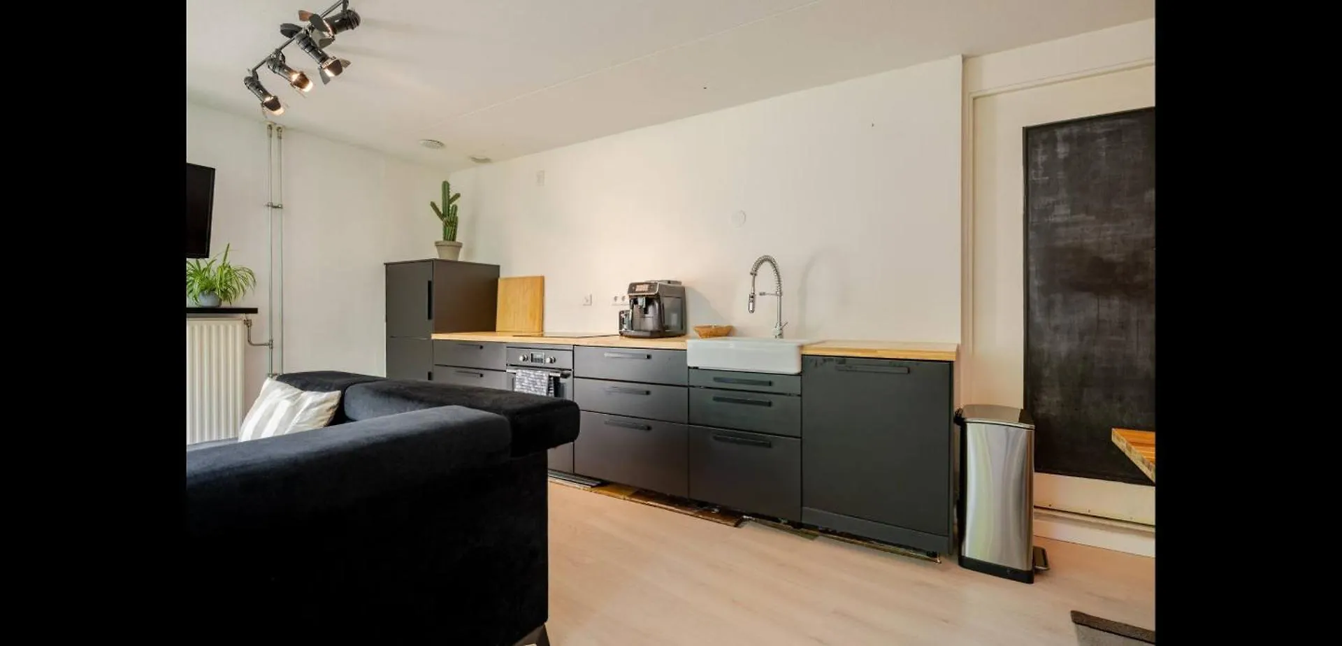 Private 3 Bedroom Apartment - Homestay Properties Амстердам